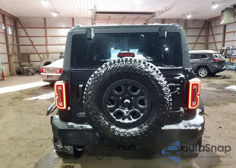 2022 Ford Bronco Base z USA, uszkodzony, nr VIN 1FMEE5DP0NLB06459